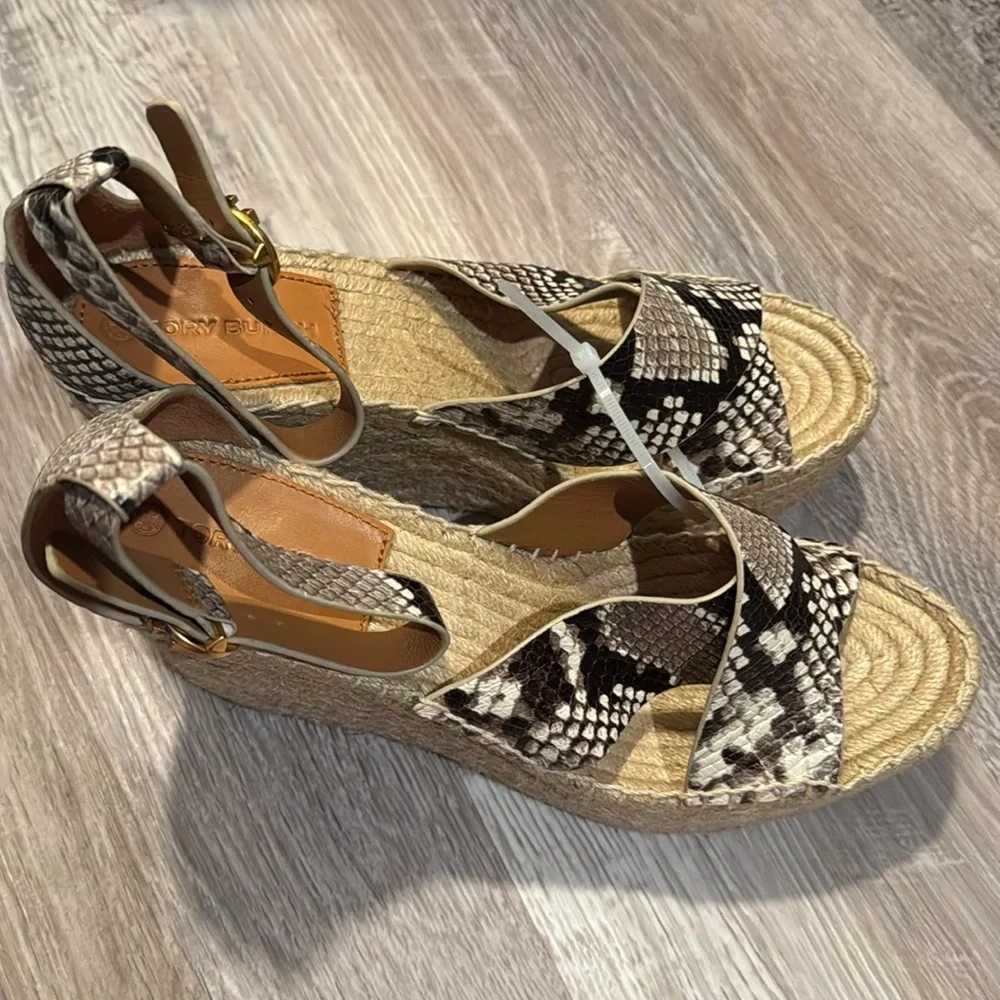NEW! Tory Burch Warm Roccia Snakeskin Selby Wedge Espadrille Sandals - Size 8.5🚀